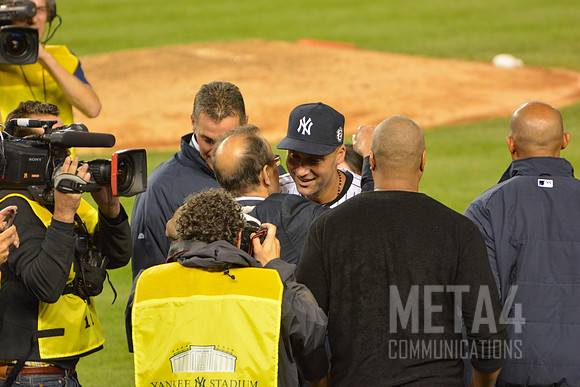 A Kiss from Joe Torre | Derek Jeter Final Game at Yankee Stadium on September 25, 2014