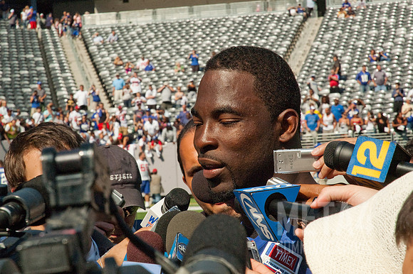NY Giants' LB Justin Tuck Sideline Press Conference | NY Giants' 2010 Mini-Camp