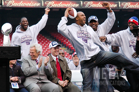 David Tyree "Re-enacts" the "Catch"! | Super Bowl XLII Celebration at Giants Stadium