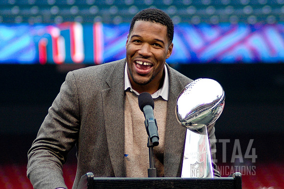 Giants DE Michael Strahan with the Super Bowl XLII Trophy | Super Bowl XLII Celebration at Giants Stadium