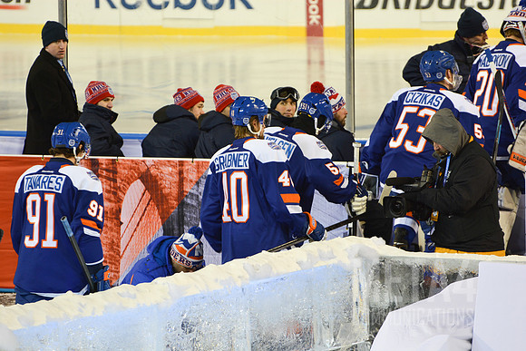 Islanders take the ice! | NHL Stadium Series at Yankee Stadium