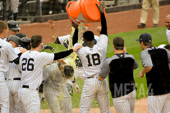 Gleyber Torres Walk Off Home Run | Yankee Stadium 2018